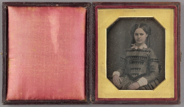 Unknown, [Portrait of an unidentified woman with curled hair, seated]
