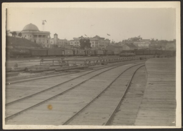 Louis Fleckenstein, [Alexander Hotel and Train Tracks]
