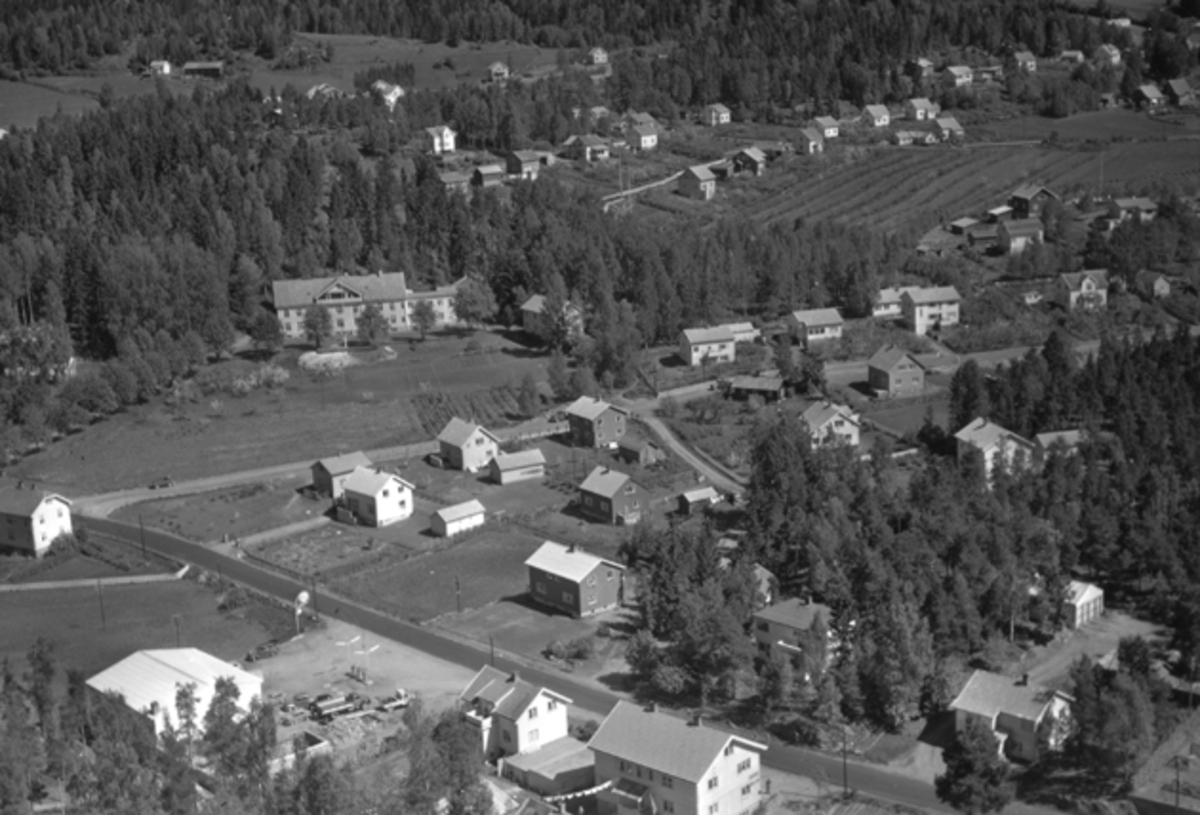 Widerøes Flyveselskap A/S, Flyfoto av Ringsaker sykehus, Ringsaker sjukehjem, Storgata, Moelv, Ringsaker.
