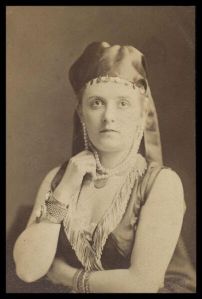 London Stereoscopic and Photographic Company, Guy Little Theatrical Photograph