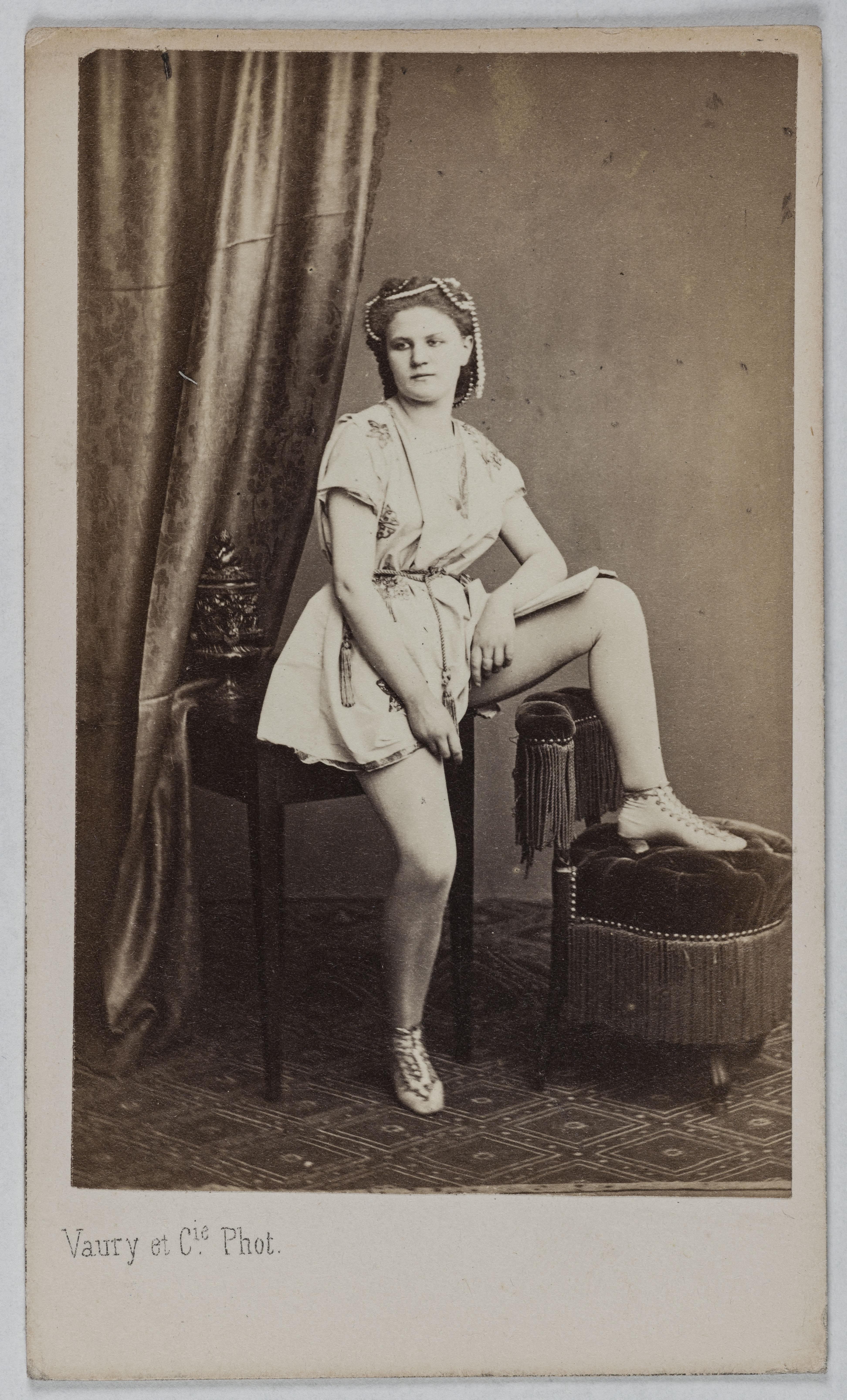 Vaury et Cie, Portrait de Elluini Gabrielle, (épouse Vidal), (1849-?), (actrice)