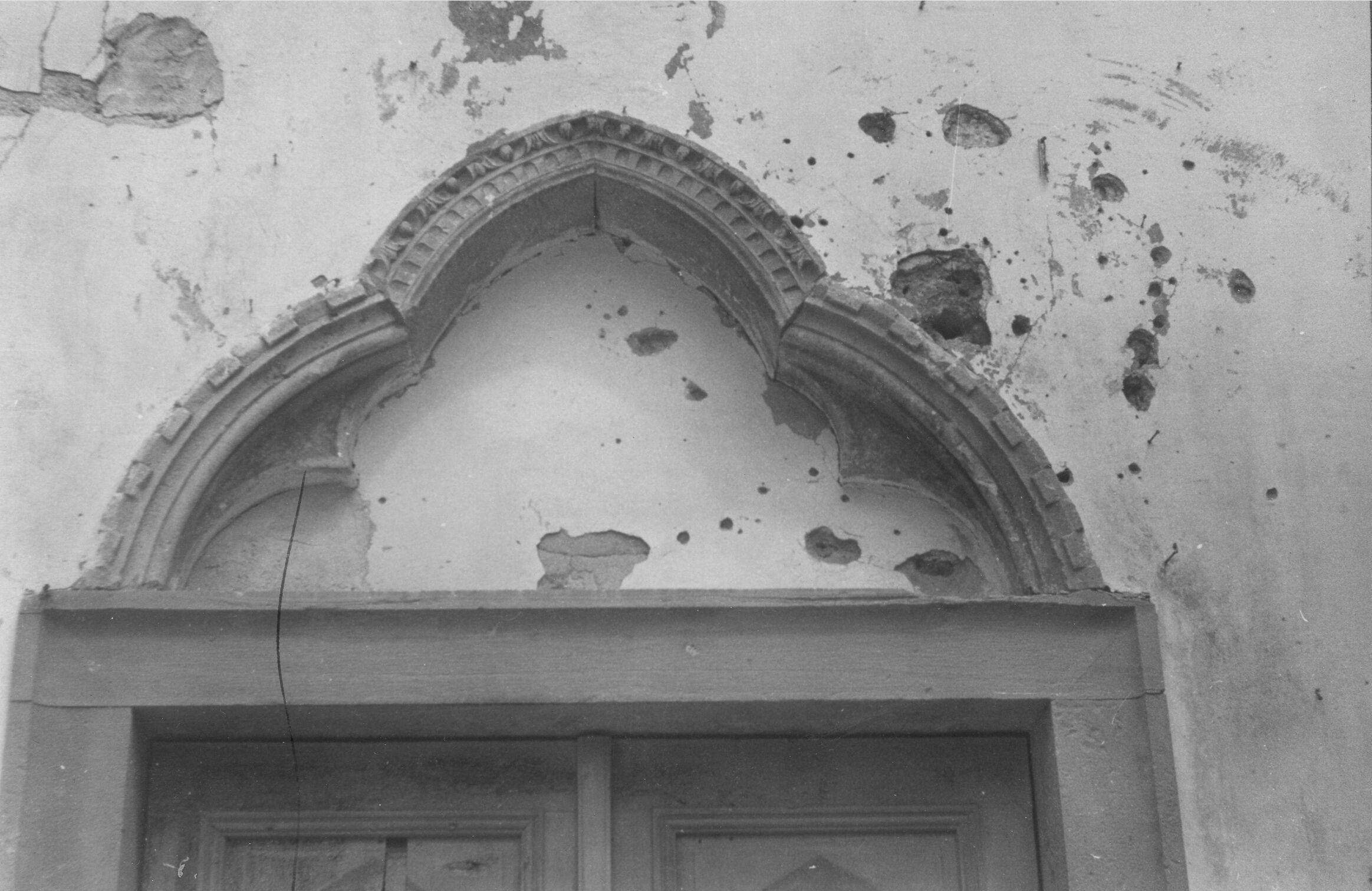 Branko Fučić, Osor, (otok Cres), crkva sv. Gaudencija, detalj vanjštine: nadvratnik portala