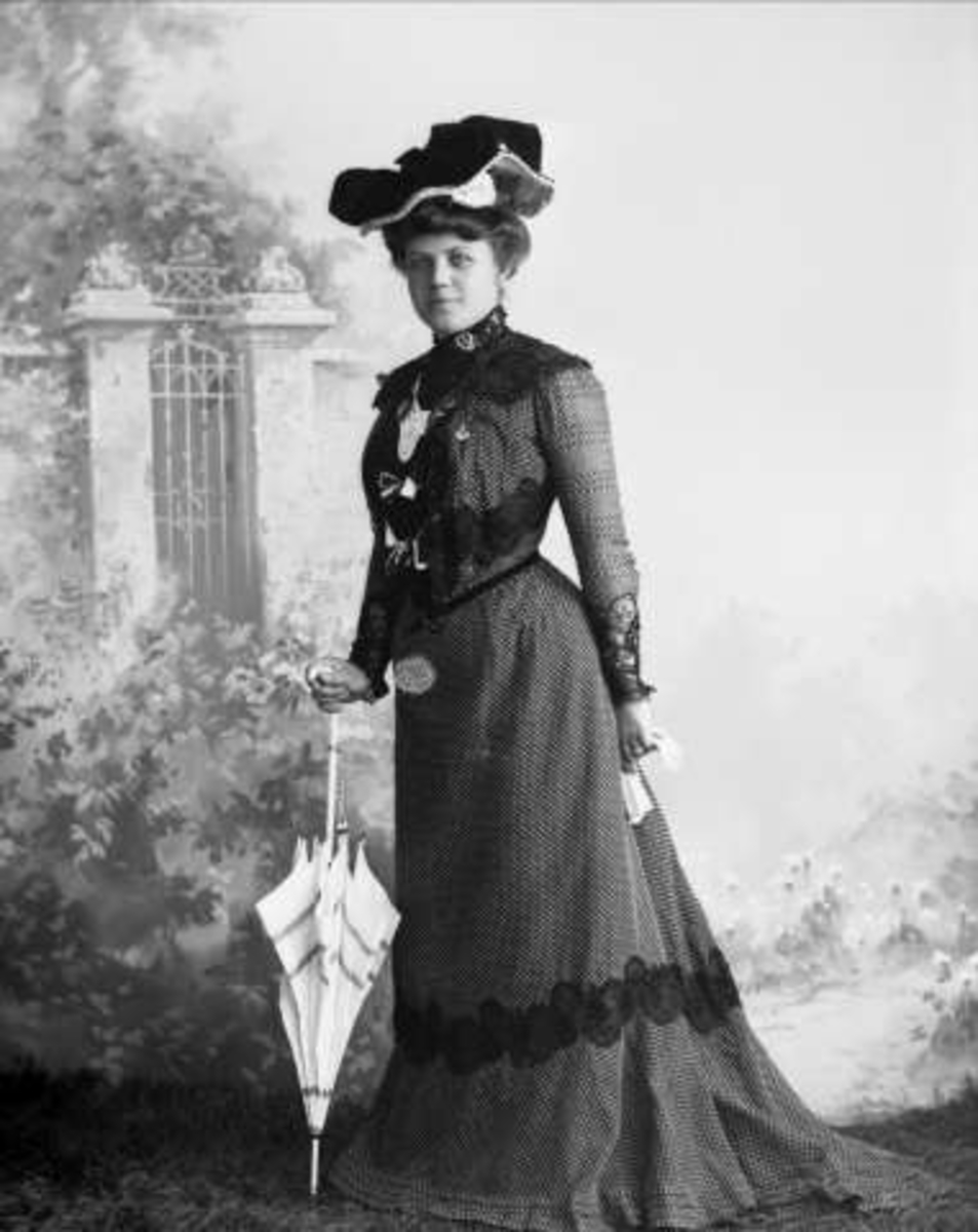 Gustav Borgen, Portrett, kvinne i mørk kjole, med parasoll. Mrs Olney.