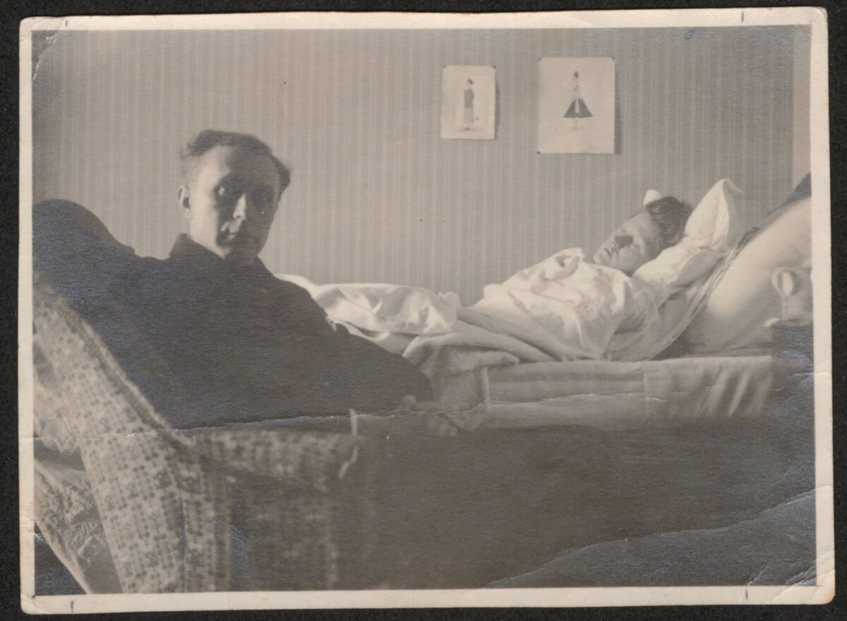 Anonym, Adolf Loos am Krankenbett von Bessie Bruce, Leysin, Schweiz
