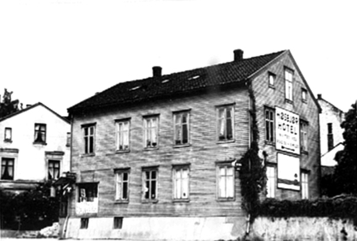 Anno Domkirkeodden, EKSTERIØR, STANGEVEGEN 4