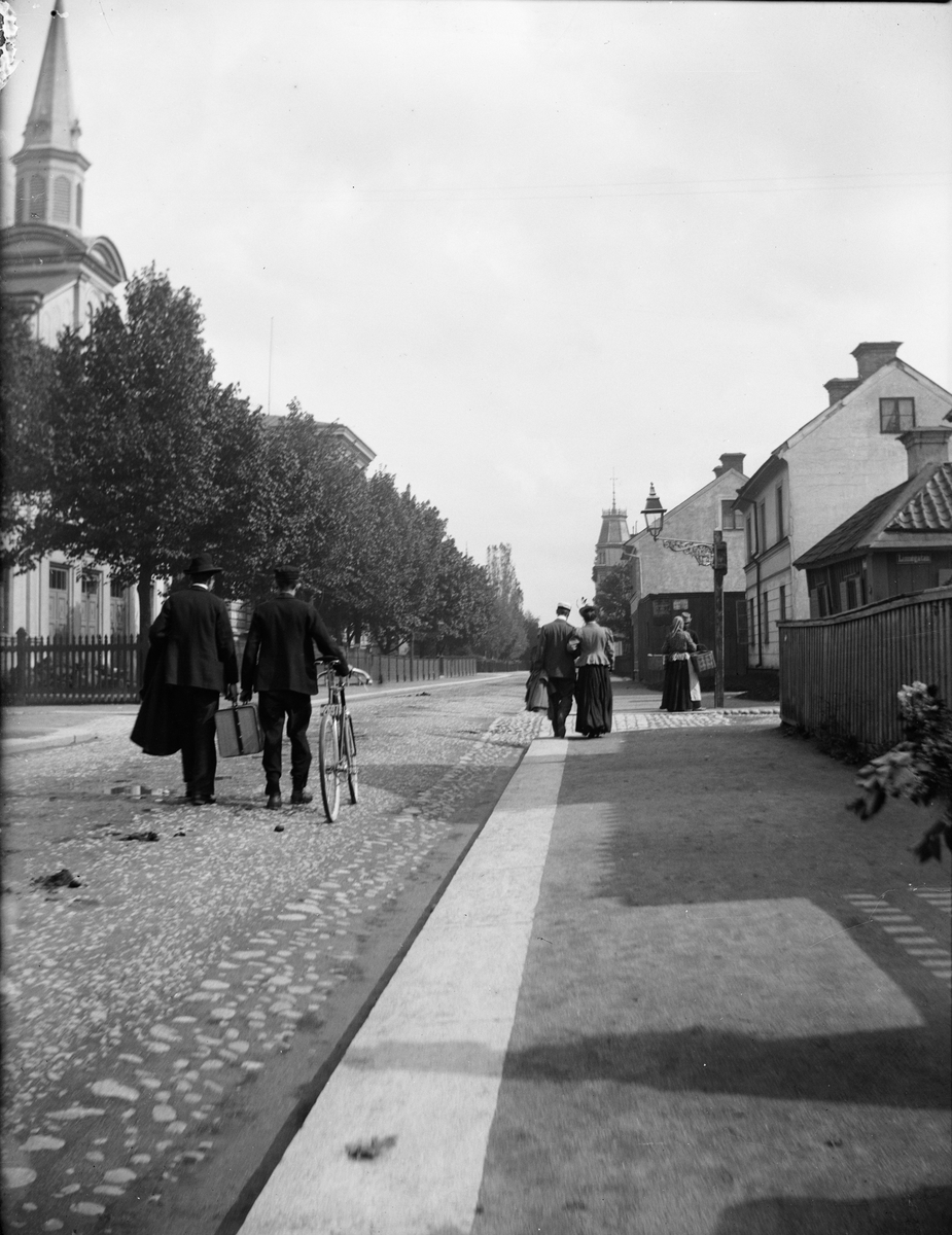 Carl Liljefors, Christiane och Ruben Liljefors på Kungsgatan, Uppsala 1900 - 1901