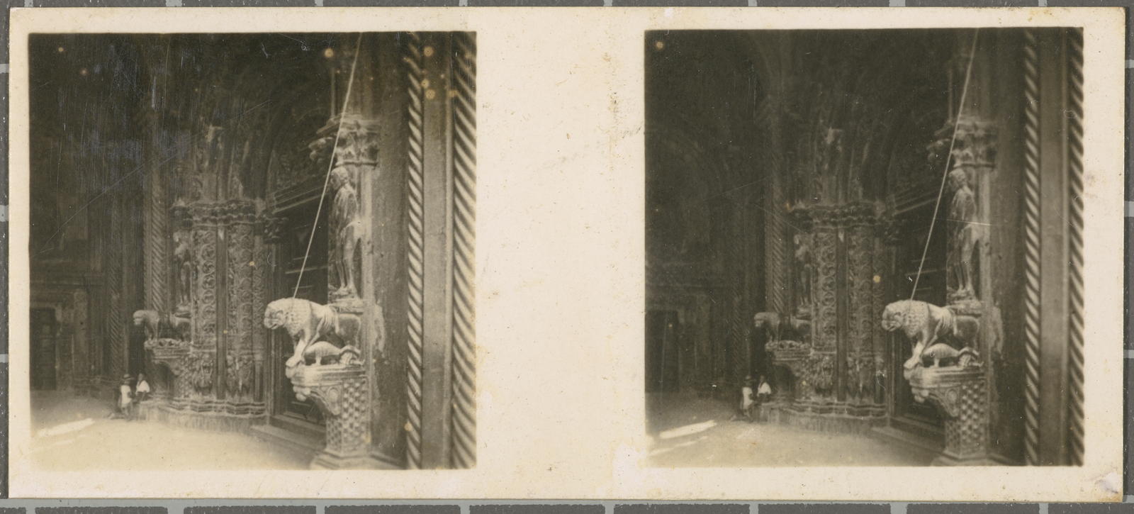 Desconegut, No. 296. Trogir (Trao) - Catedral - Puerta principal