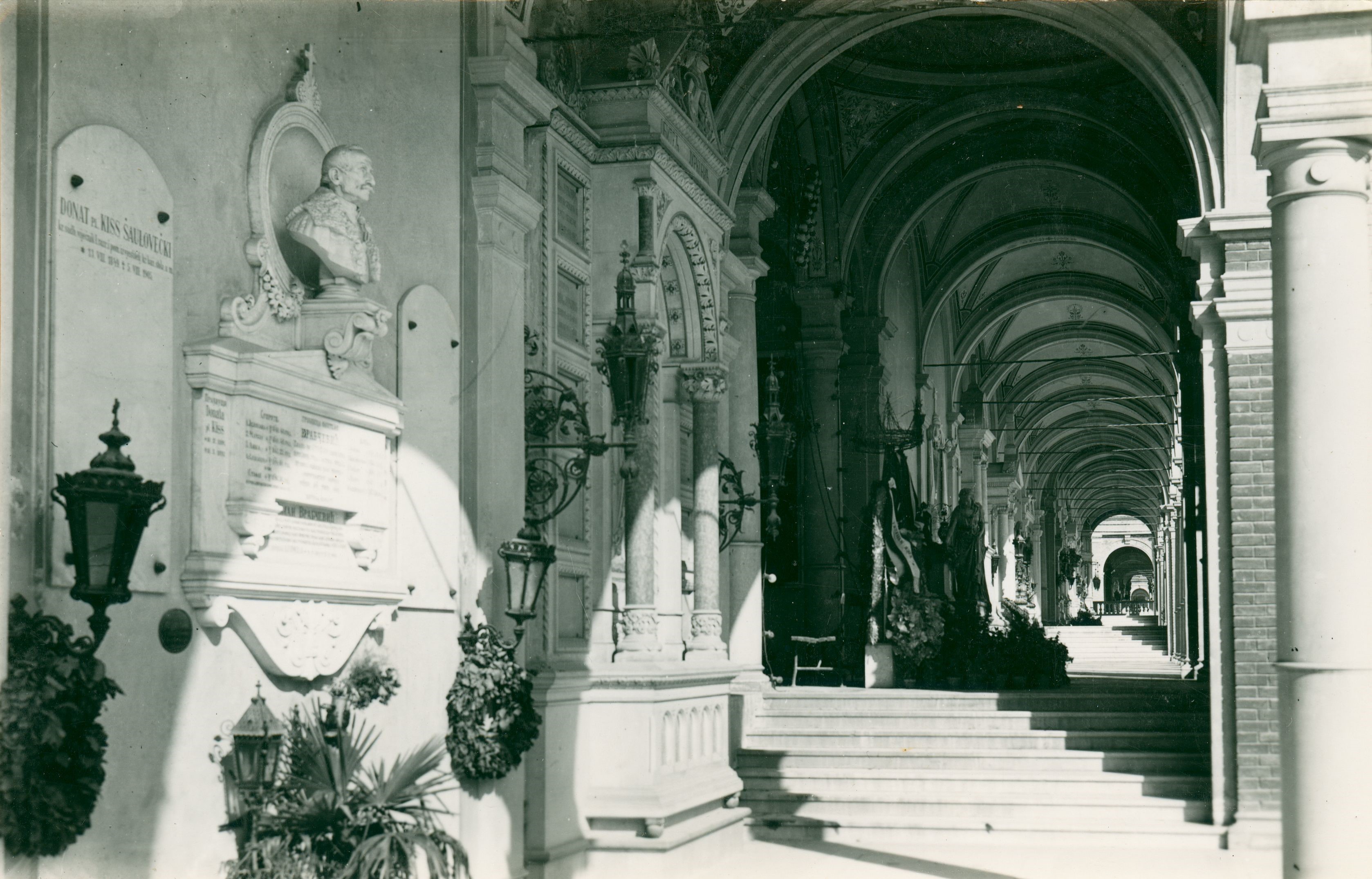 Vladimir Horvat, Zagreb (Mirogoj) - Arkade s Preradovićevim grobom