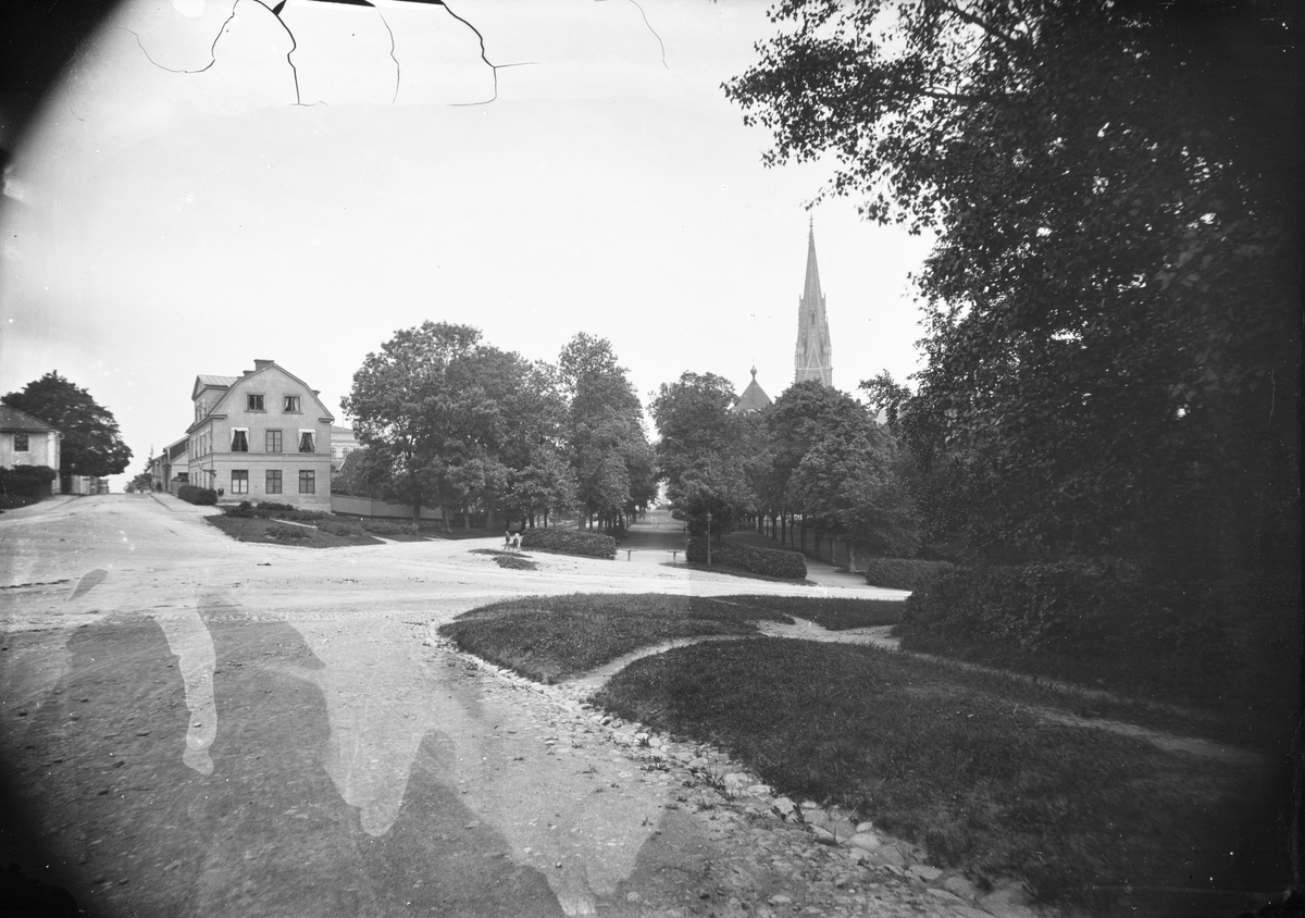 Henri Osti's Fotografiateliér, Upper Castle Street and Odinslund from Slottsbacken, Uppsala 1890