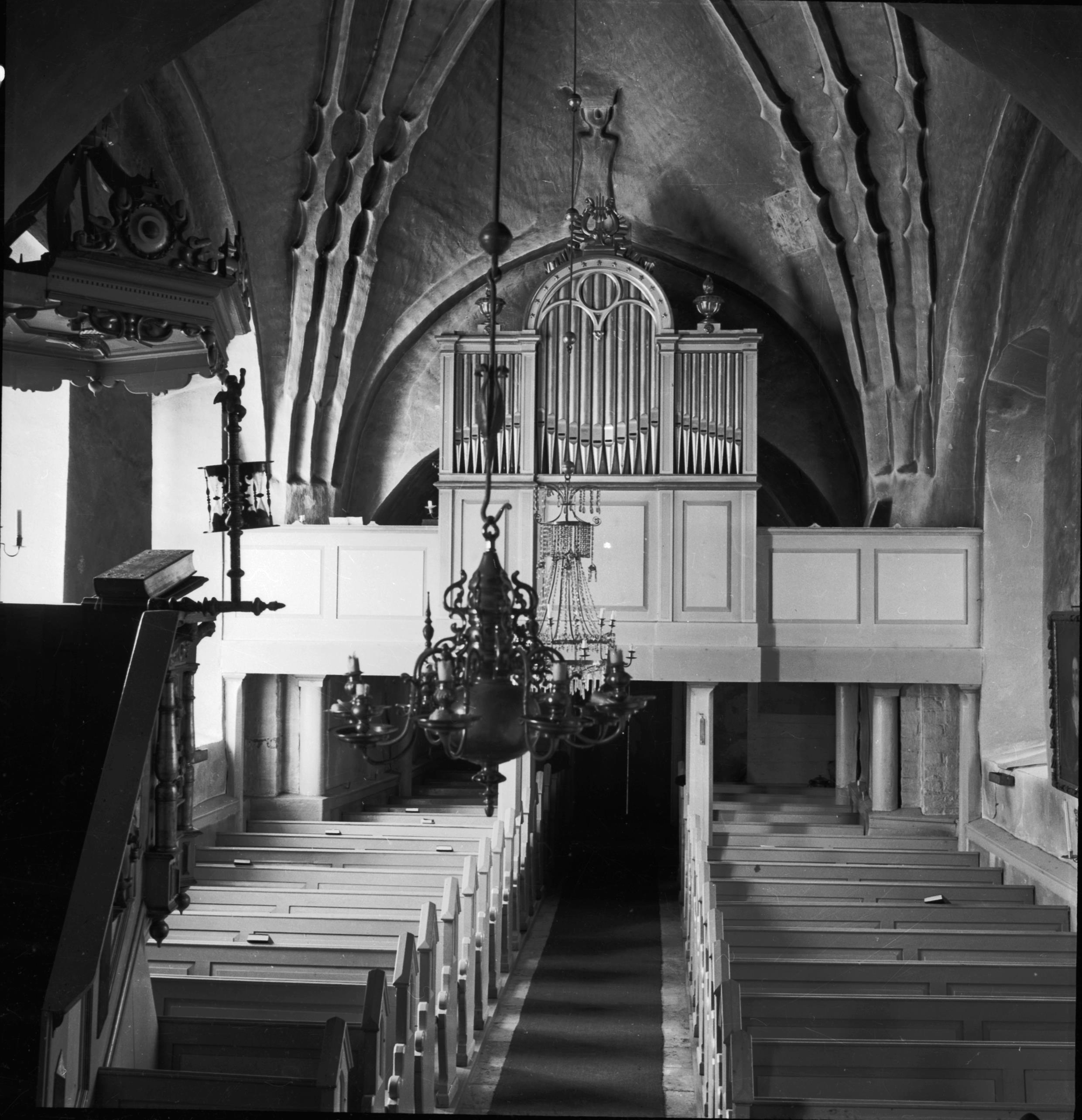 Ivar Schnell, Halla kyrka