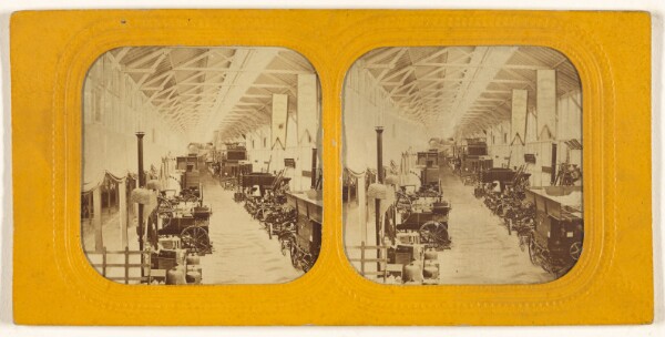 Unknown, [Interior of an unidentified exposition displaying machinery]
