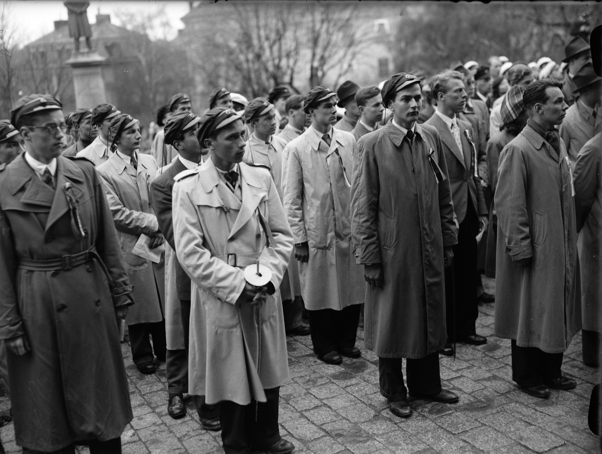 Paul Sandberg, "Stor uppslutning i Upsala kring syttendemaifirandet" - Universitetsparken, Uppsala maj 1942