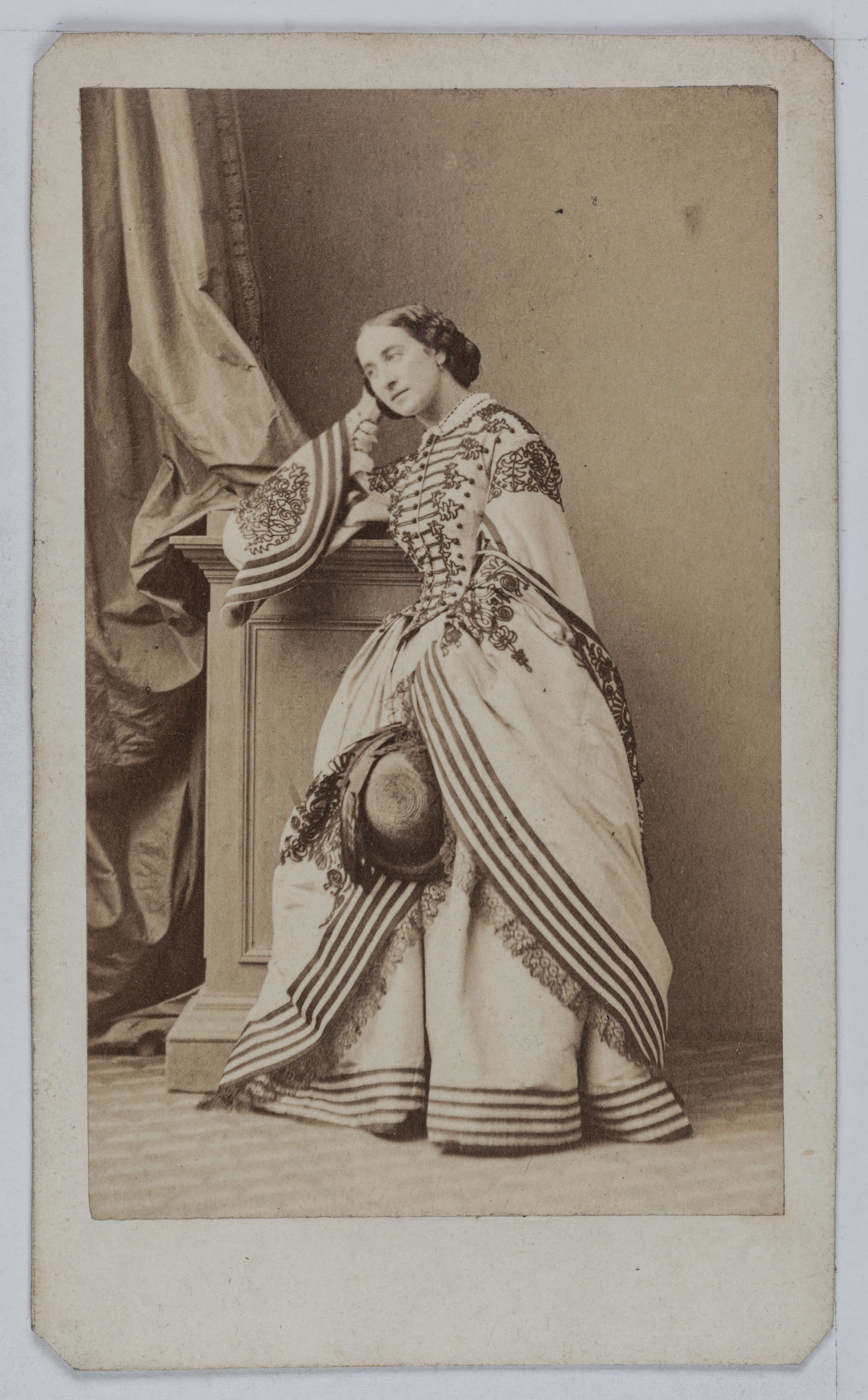 Disderi & Cie, Portrait d'Adélaïde Ristori (1822-1906), tragédienne italienne.