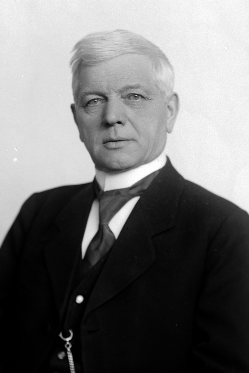 Christian Grundseth, KNUDSEN SØREN, HALVFIG. , 32667