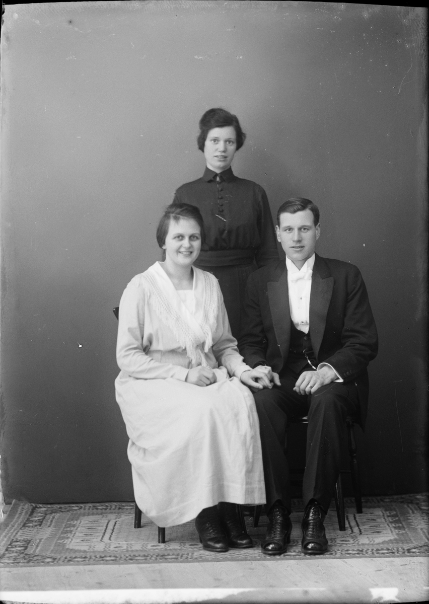 Skötsner-Edhlund, Group retreat - two women and one man, Östhammar, Uppland