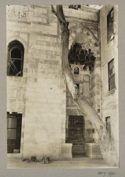 K.A.C. Creswell, Entrance of the mosque of Mamluk Amir Taqtabay Ibn Bardbak al-Dawadari (Umm al-Ghulam), Cairo