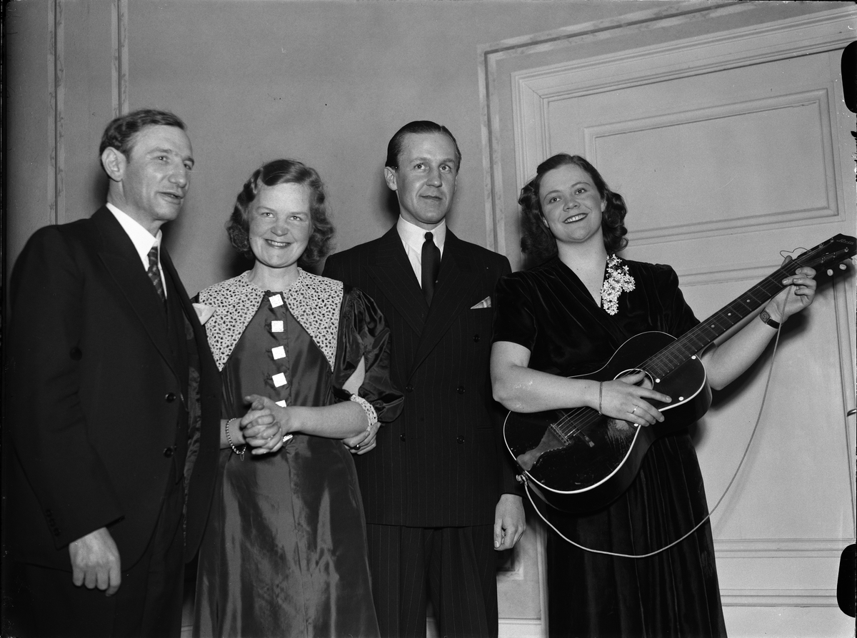 Paul Sandberg, “The Students Dance and Talent Evening on the Nation of the Värmland a Great Succé” - Richard Engländer, Berit Romson, Lars Erkman and Gerd Löfquist entertain, Uppsala March 1942