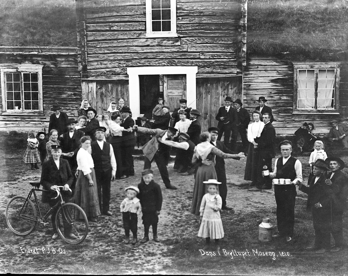 Peder J. Bredalslien, Dans i bryllupet i Moseng,1910