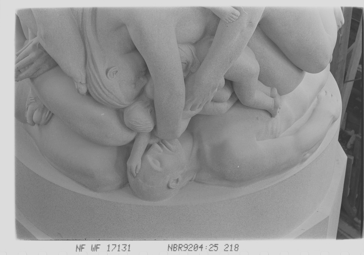Anders Beer Wilse, Prot: Vigeland. Monolitten. detaljer