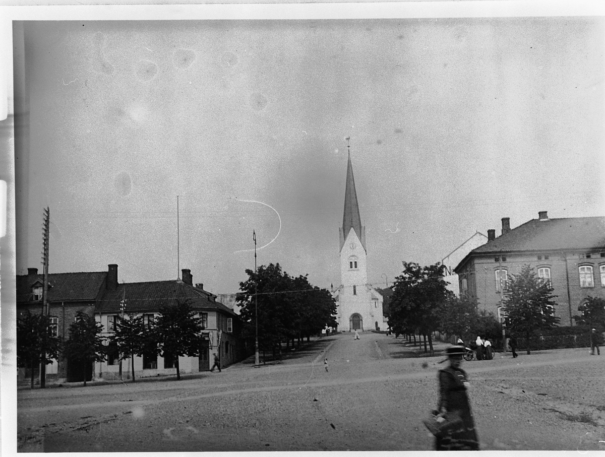 Hans Emil Erichsen, Stortorget, Kirkebakken, Hamar Domkirke.