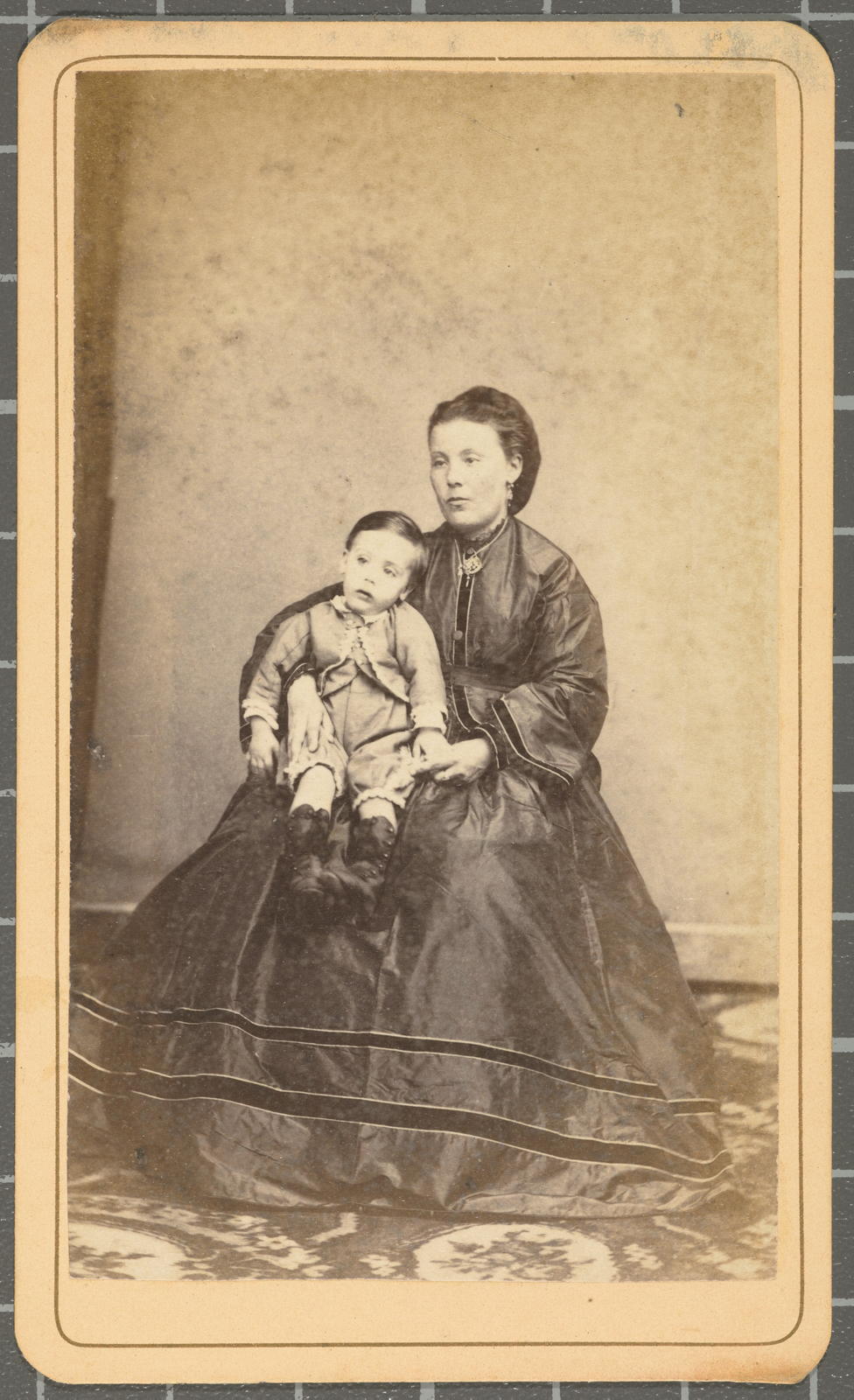 Desconegut, [Portrait of a mortem post]