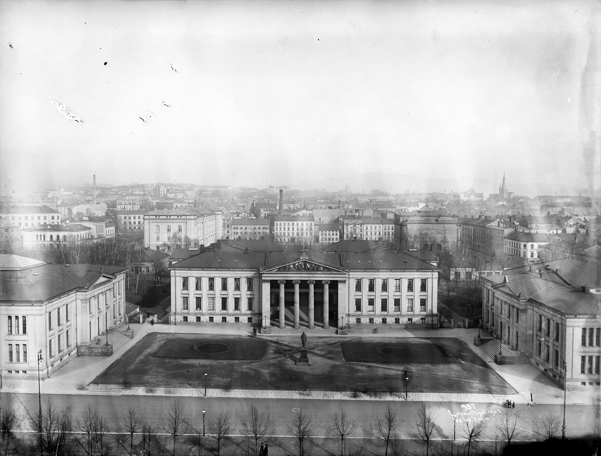 Anders Beer Wilse, Prot: Universitet fra toppen av Nationaltheateret hele 21.Mar03
