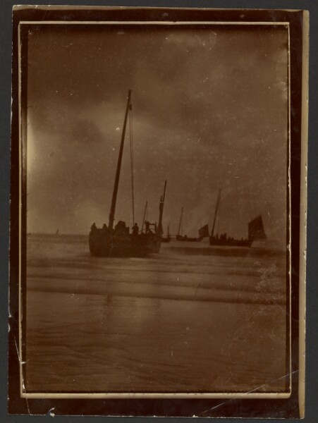 Unknown, [Boat nearing shore]