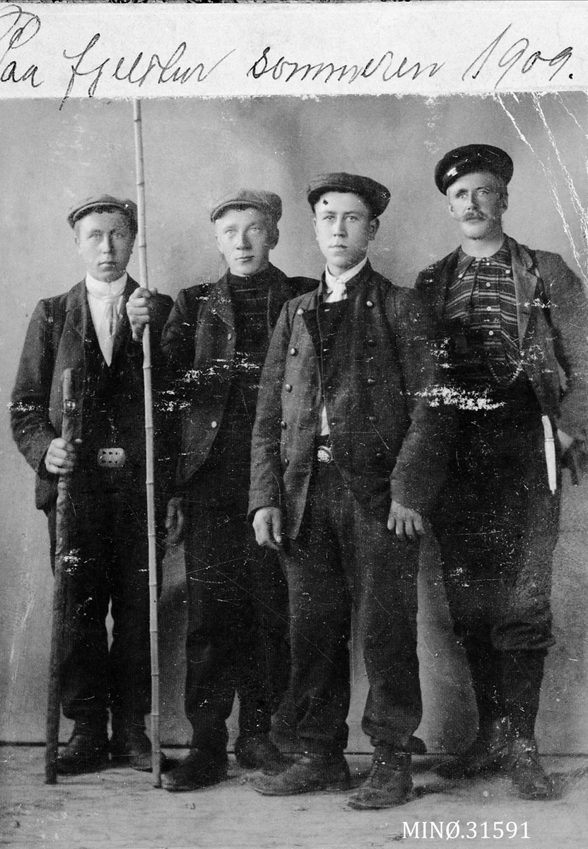 Oscar Holte, Fire karer på fjelltur sommeren 1909.