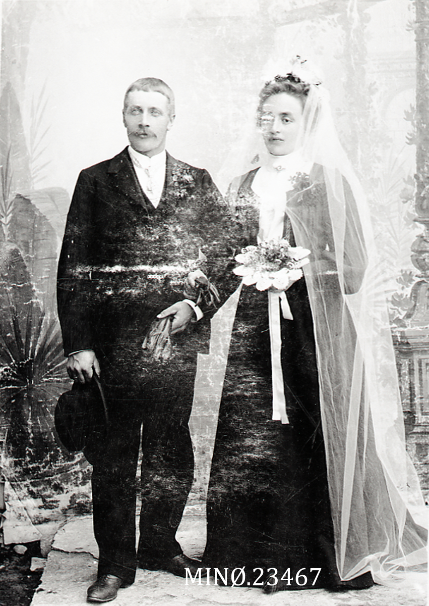 Henrik Augustinsson Stinessen, Brudebilde - Berit og Einar Bakken