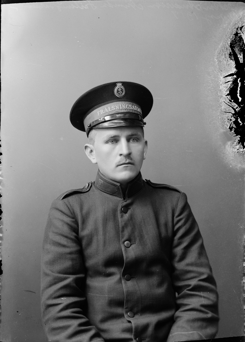 Skötsner-Edhlund, Frälsningssoldaten Oskar Andersson från Alunda, Uppland 1917