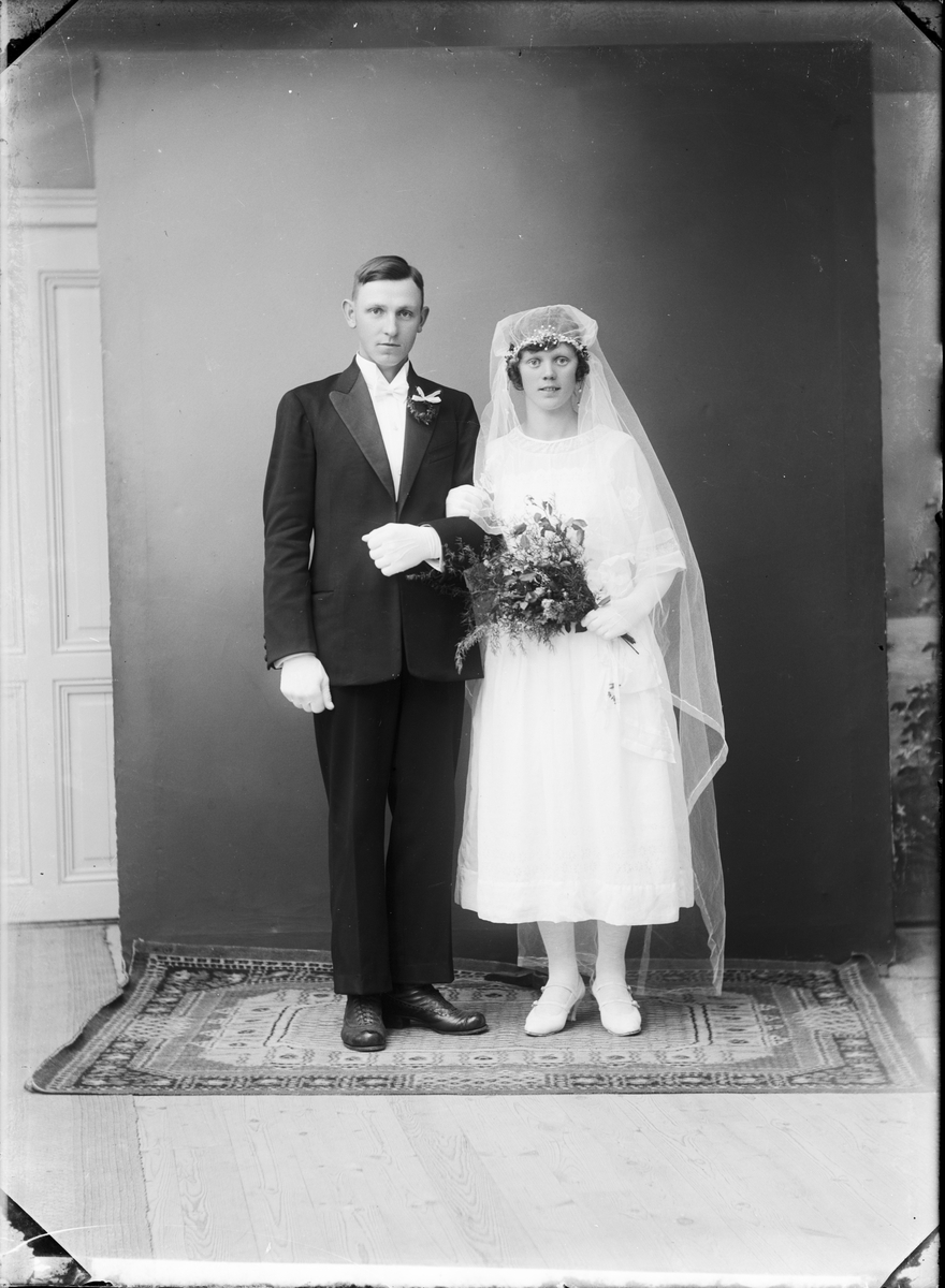 Skötsner-Edhlund, Brudparet Andersson från Roddarne, Hökhuvud socken, Uppland 1923