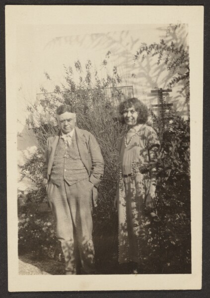 Louis Fleckenstein, [Fleckenstein and Florence in Garden]
