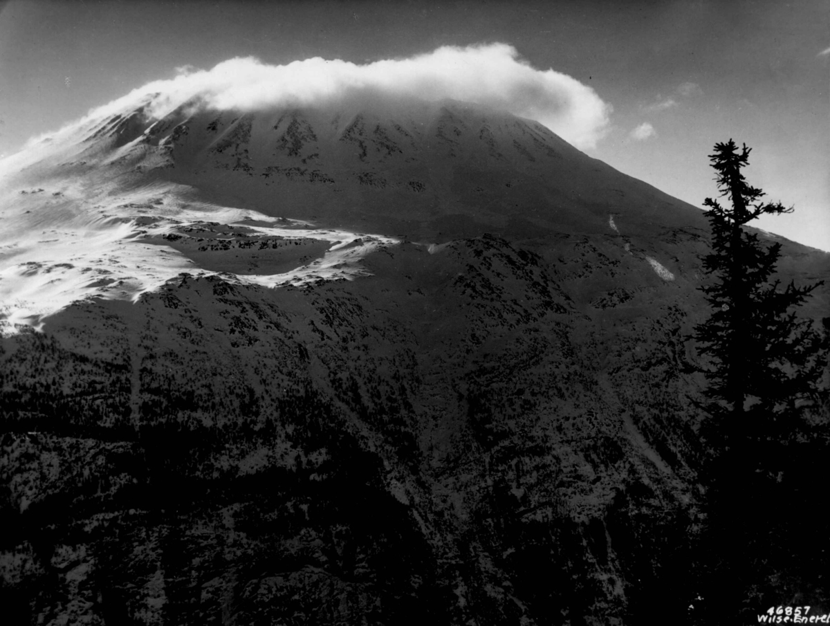Anders Beer Wilse, Landskap ved Gaustatoppen. Snødekte fjell.