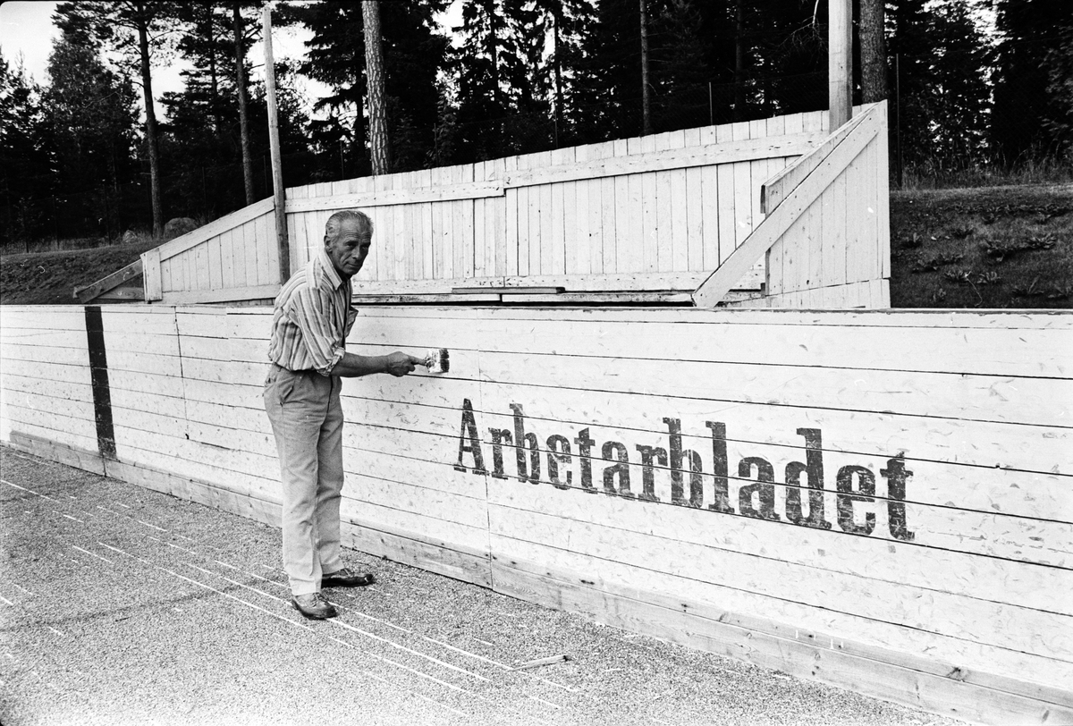 Tierp Arbetarbladet, "Tierp rustar för hockeyn", Uppland 1973