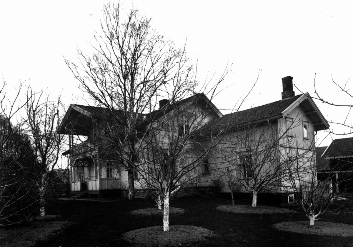 Anders Beer Wilse, Breivold gård, Oslo, Østre Aker. Våningshuset fotografert fra hagen.