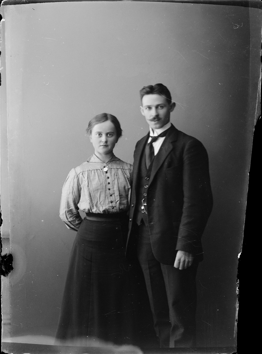 Skötsner-Edhlund, Ateljé Portrait - Man and Woman, Östhammar, Uppland