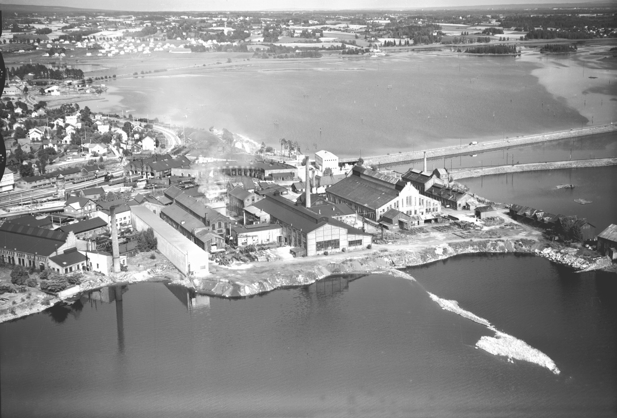 Widerøes Flyveselskap A/S, FLYFOTO HAMAR JERNSTØPERI, (HAM-JERN), ESPERN, ÅKERSVIKA OG VANG