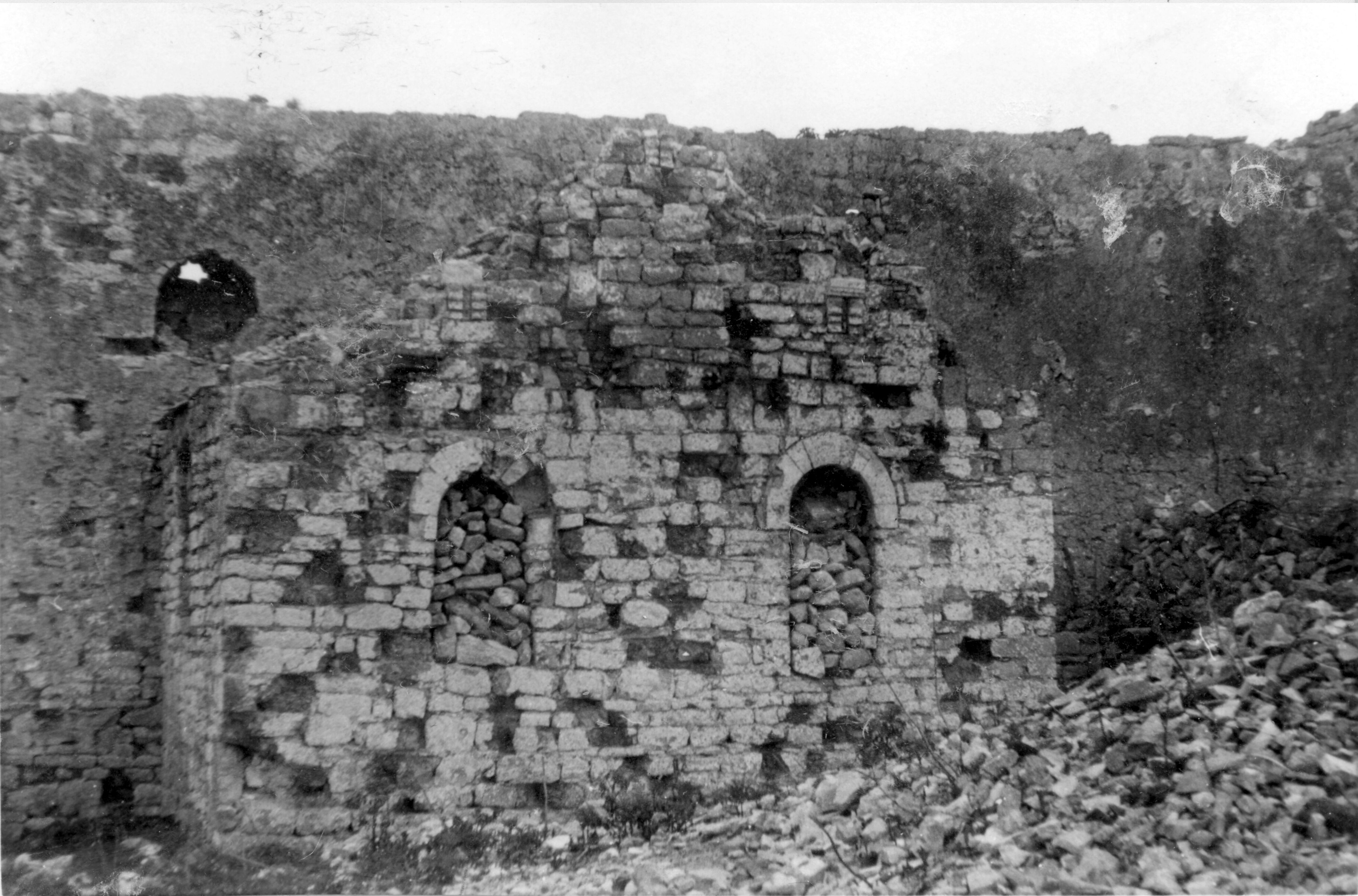 Branko Fučić, Osor, (otok Cres), crkva sv. Petra u ruševnom stanju; romanika