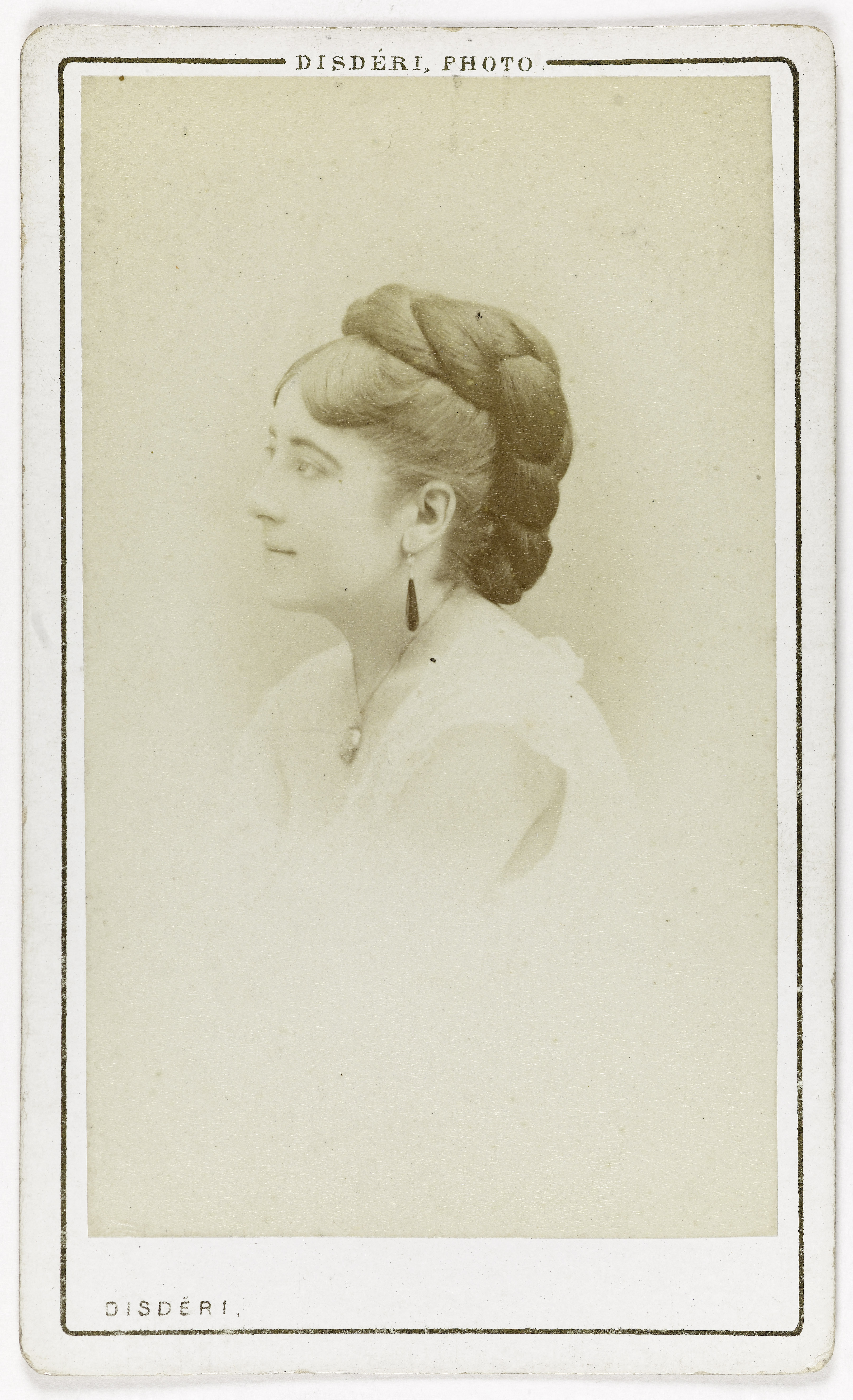André-Adolphe-Eugène Disdéri, Portrait de Massy (de), actrice.