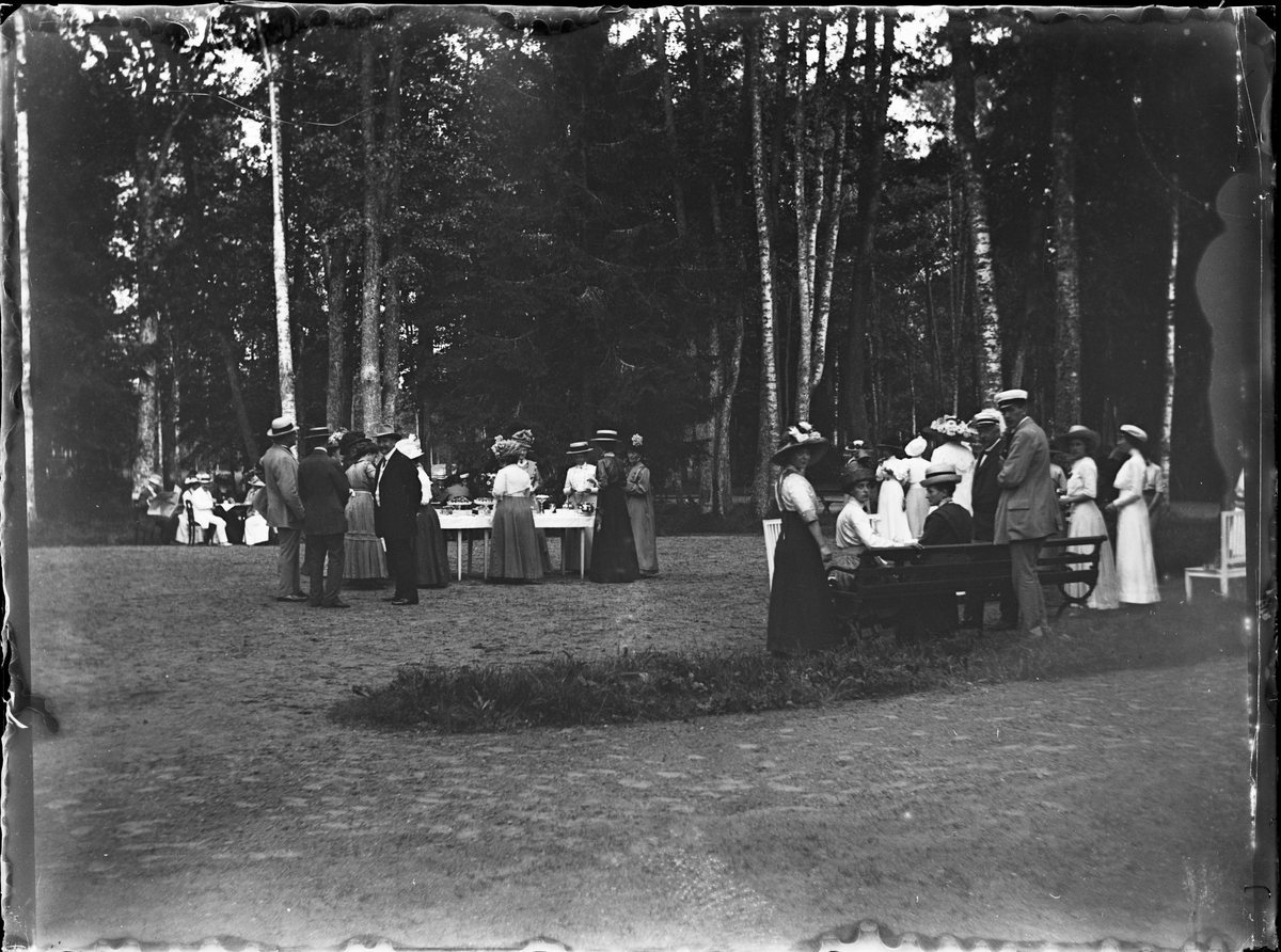Okänd,, Kaffe i trädgård, Sätra brunn, Sala