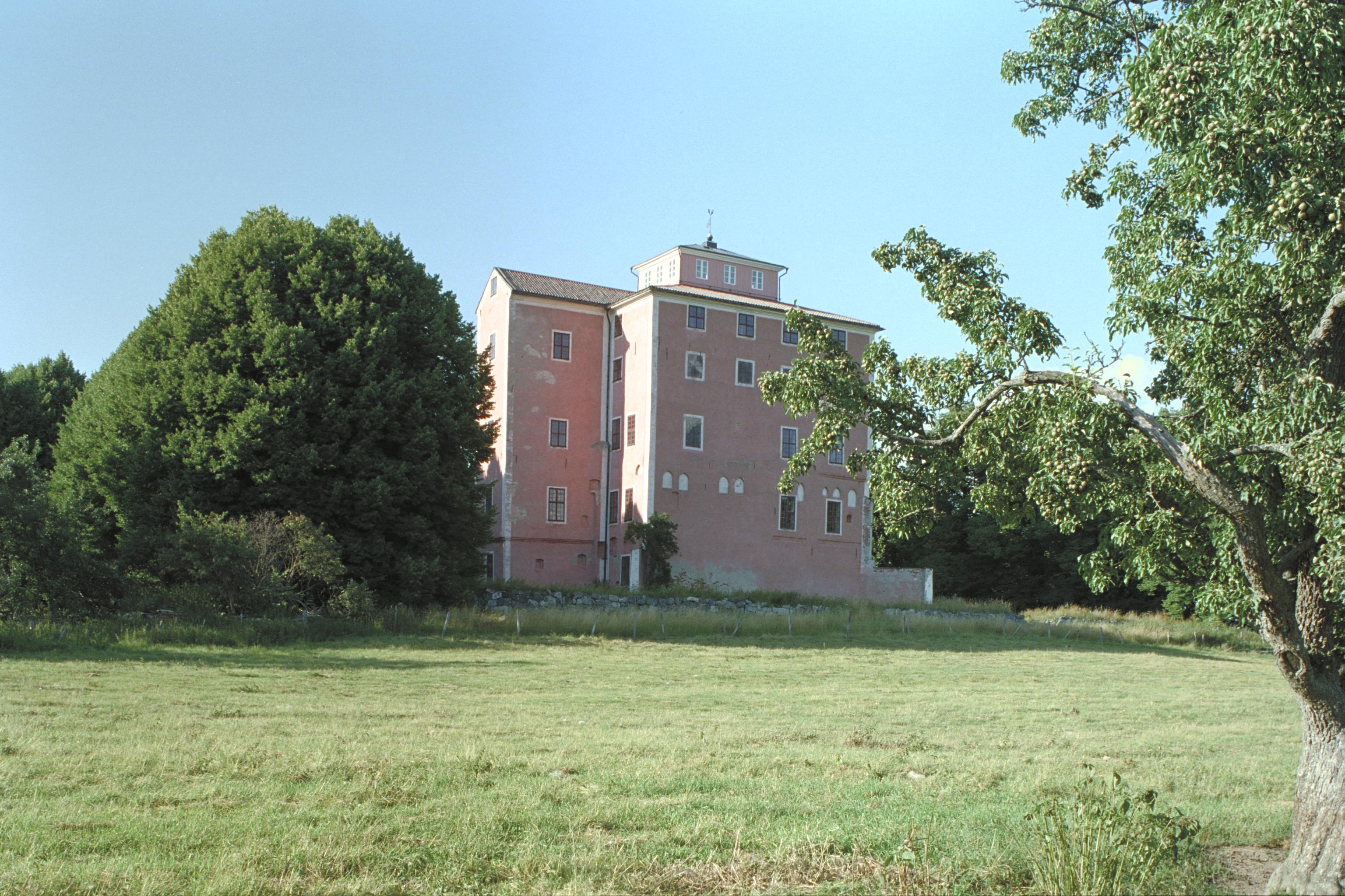 Bengt A Lundberg, Tynnelsö slott
