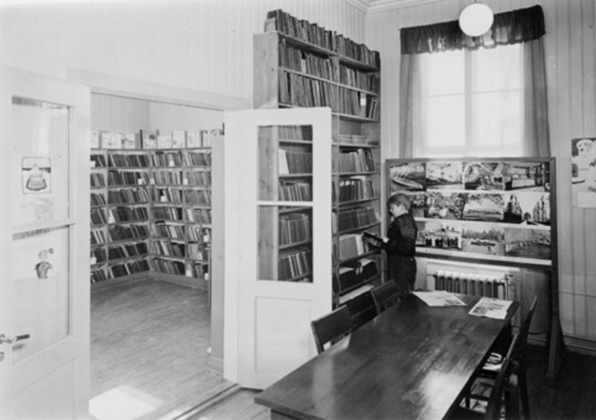 Anno Domkirkeodden, HAMAR FOLKEBIBLIOTEK, UTLÅNSAVDELINGEN, BOKUTLÅN, BOKHYLLER, BARNEAVDELING