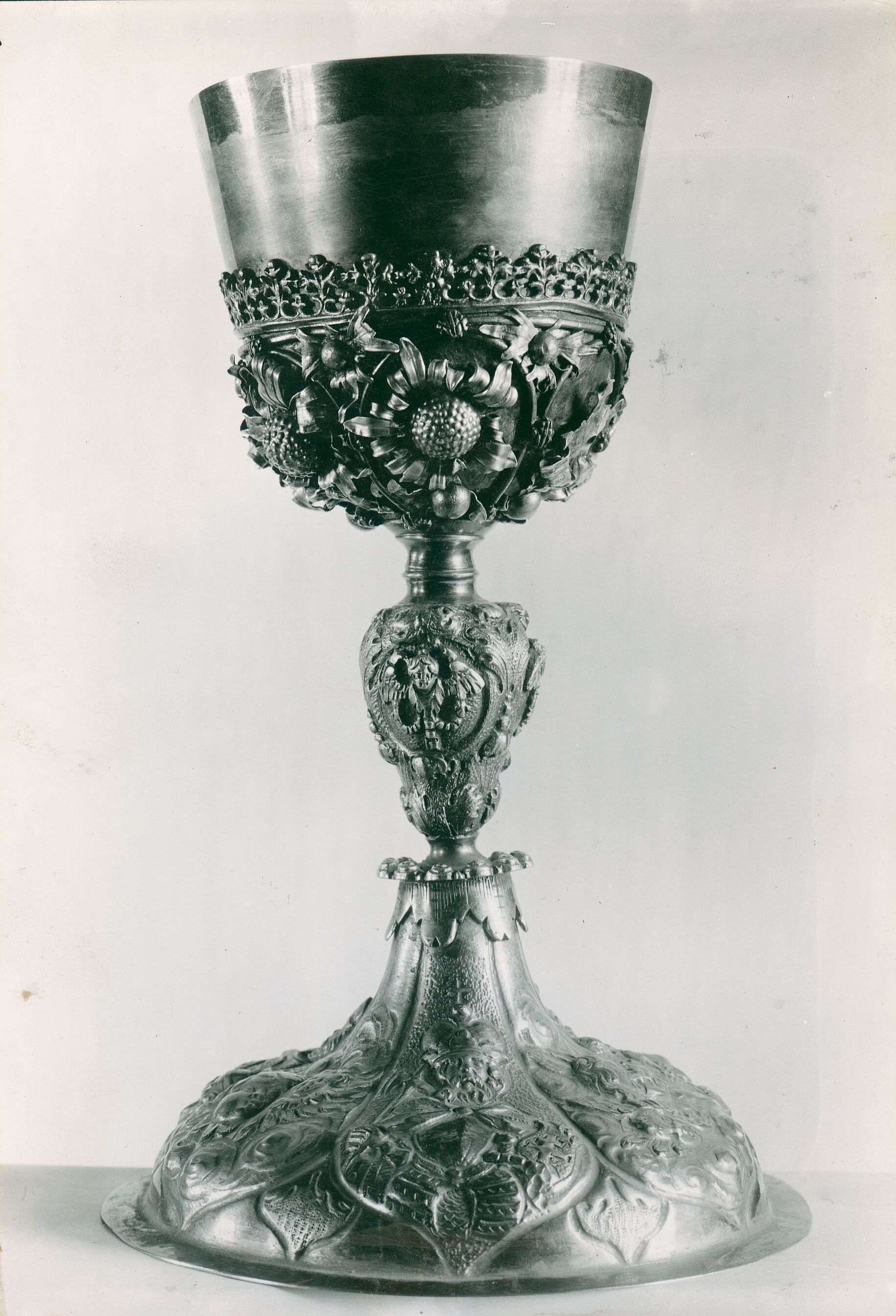 Vladimir Tkalčić, Zagreb - Zagrebačka katedrala - Kalež, pozlaćen, rokoko stilskih obilježja