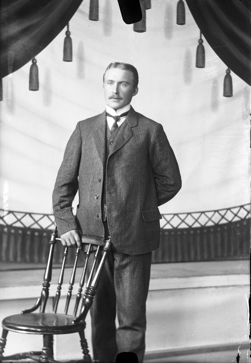 Oscar Holte, Portrett av mann