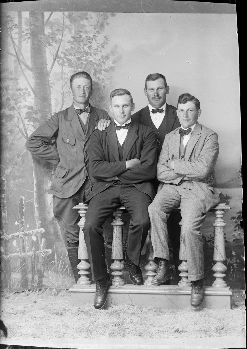 Skötsner-Edhlund, Ateljé Portrait - Four Men, Östhammar, Uppland 1922