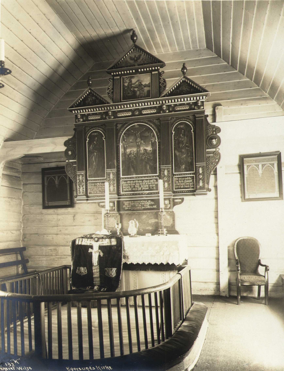 Anders Beer Wilse, Alter, Egersund kirke, Eigersund, Rogaland. Messehagel merket 1721 ligger på alteret. Fotografert 1912.