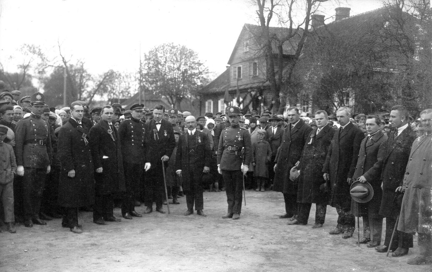 Petras Ločeris, Stanislovo Dagilio (Aptiekos) aikštė