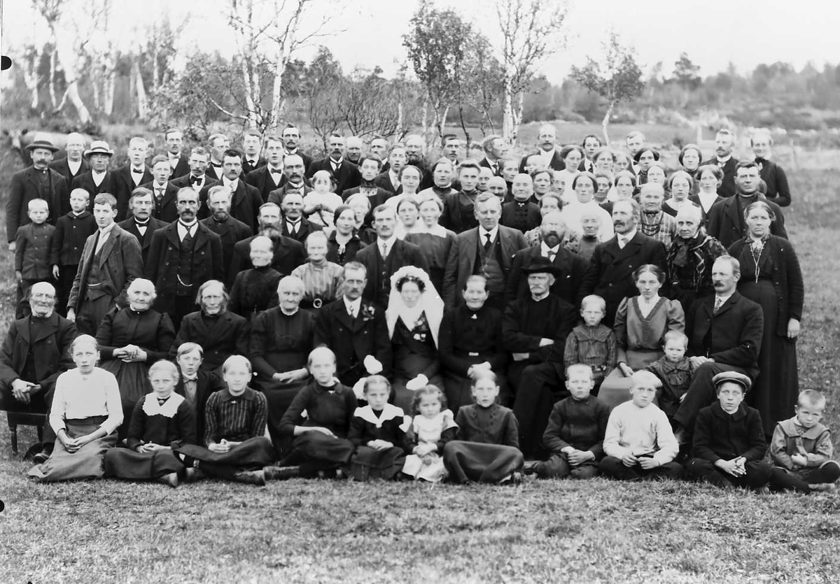 Peder J. Bredalslien, Gruppebilde, Bryllup