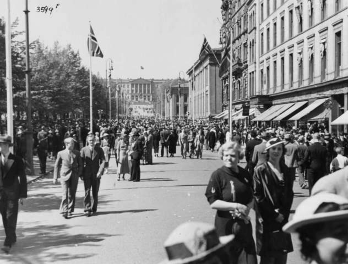 Anders Beer Wilse, Karl Johansgate, Oslo, 17. mai, 1936