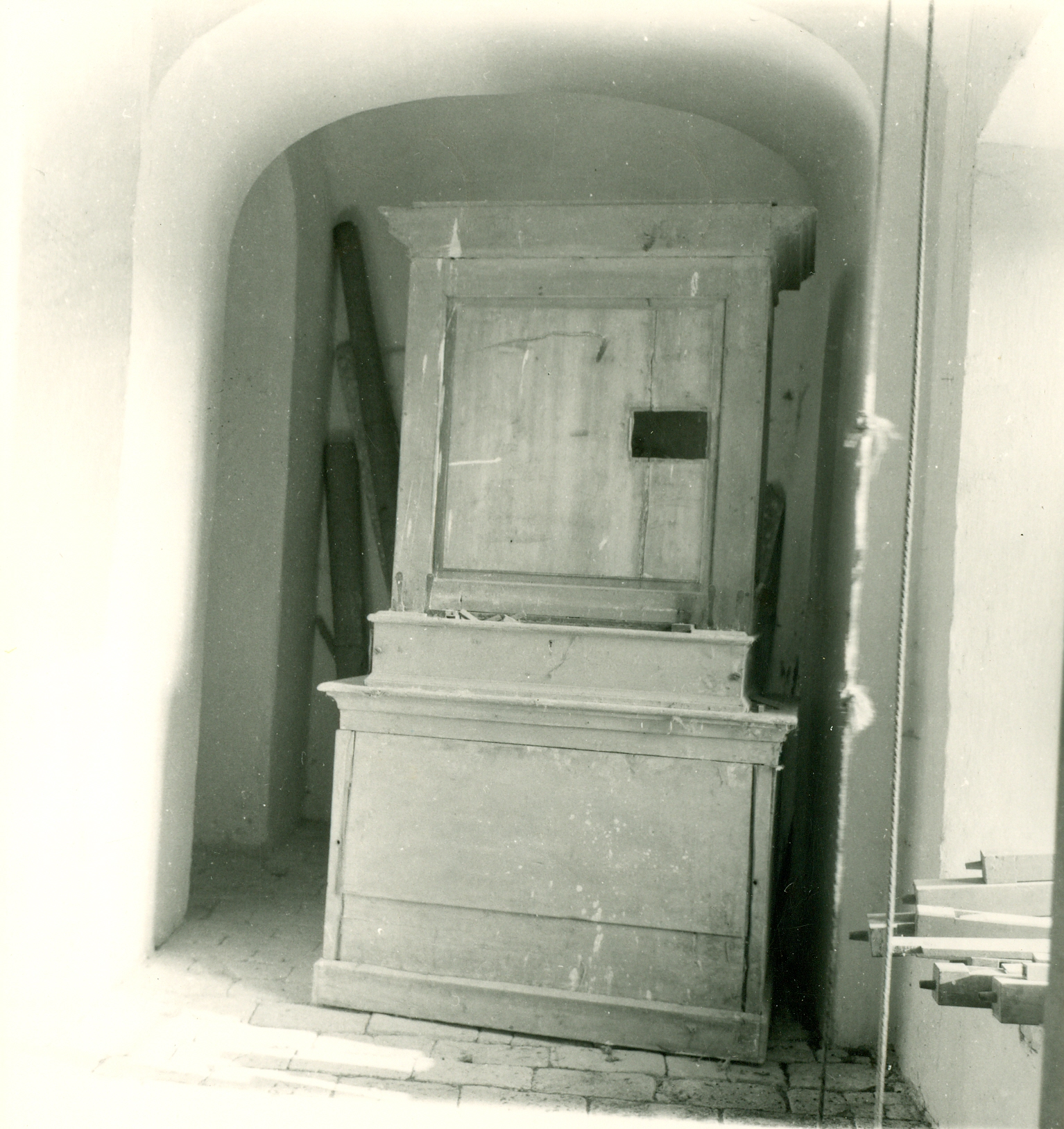 Nino Vranić, Apatovac (Križevci) - Kapela Sv. Petra - Pogled sa strane na pozitiv
